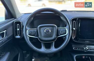 Внедорожник / Кроссовер Volvo XC40 2019 в 