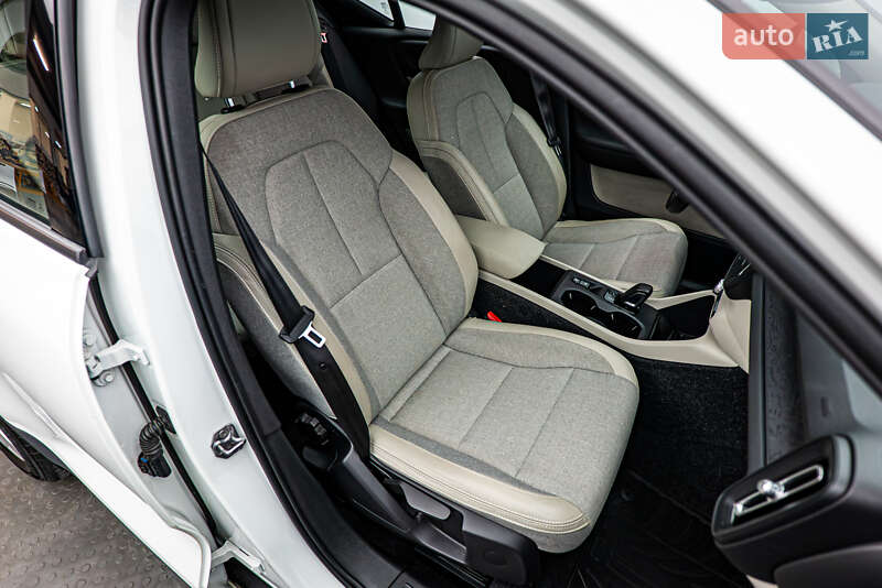 Внедорожник / Кроссовер Volvo XC40 2019 в Киеве