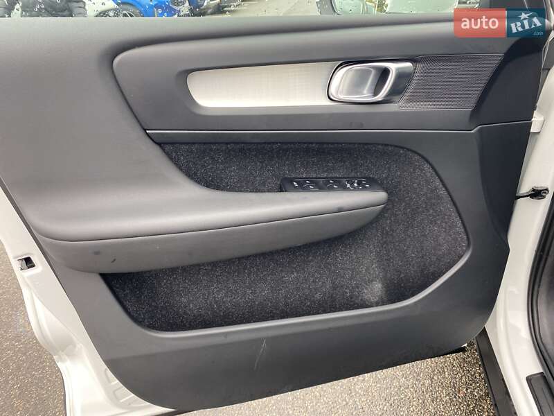 Позашляховик / Кросовер Volvo XC40 2019 в Києві фото 13 Позашляховик / Кросовер Volvo XC40 2019 в Києві