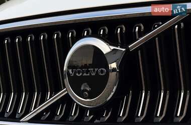 Внедорожник / Кроссовер Volvo XC40 2024 в 