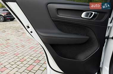 Внедорожник / Кроссовер Volvo XC40 2024 в 