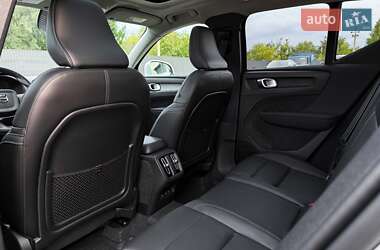 Внедорожник / Кроссовер Volvo XC40 2024 в 