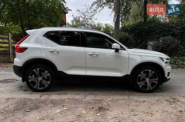 Внедорожник / Кроссовер Volvo XC40 2018 в 