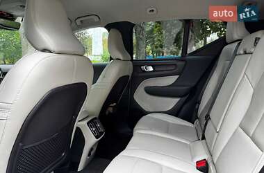 Внедорожник / Кроссовер Volvo XC40 2018 в 