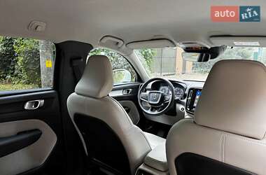 Внедорожник / Кроссовер Volvo XC40 2018 в 