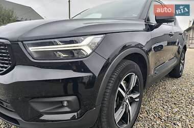 Позашляховик / Кросовер Volvo XC40 2018 в 