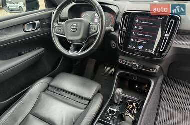 Позашляховик / Кросовер Volvo XC40 2018 в 