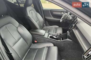 Позашляховик / Кросовер Volvo XC40 2018 в 