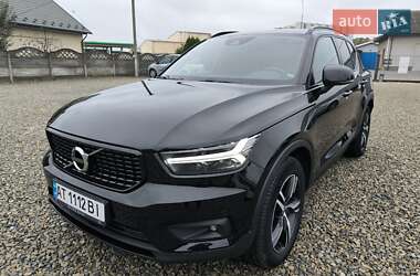 Позашляховик / Кросовер Volvo XC40 2018 в 
