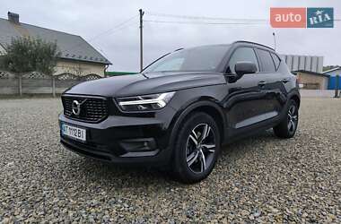 Позашляховик / Кросовер Volvo XC40 2018 в 