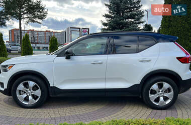Позашляховик / Кросовер Volvo XC40 2022 в 