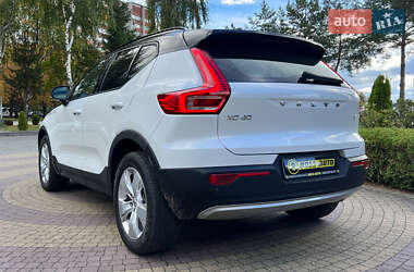 Позашляховик / Кросовер Volvo XC40 2022 в 