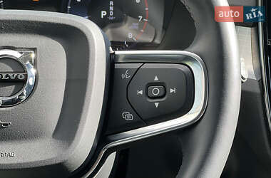 Позашляховик / Кросовер Volvo XC40 2022 в 