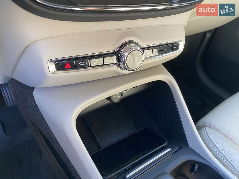 Внедорожник / Кроссовер Volvo XC40 2022 в Одессе