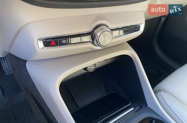 Внедорожник / Кроссовер Volvo XC40 2022 в 
