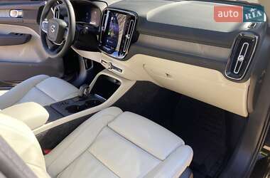 Внедорожник / Кроссовер Volvo XC40 2022 в 
