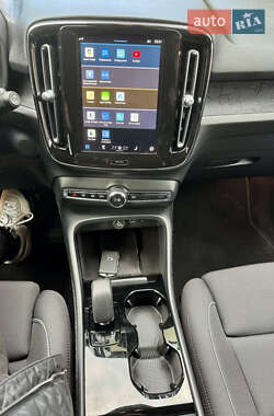 Внедорожник / Кроссовер Volvo XC40 2024 в 