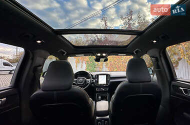 Внедорожник / Кроссовер Volvo XC40 2021 в 