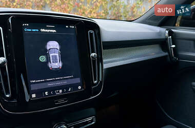 Внедорожник / Кроссовер Volvo XC40 2021 в 
