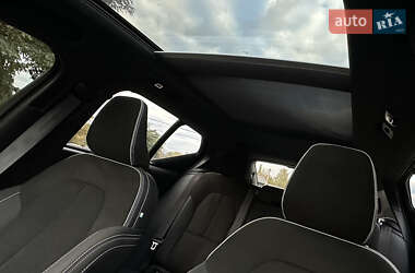 Внедорожник / Кроссовер Volvo XC40 2021 в 