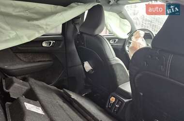 Позашляховик / Кросовер Volvo XC40 2018 в 