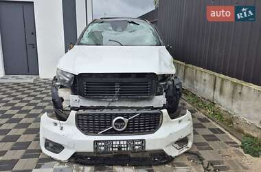 Позашляховик / Кросовер Volvo XC40 2018 в 