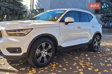 Внедорожник / Кроссовер Volvo XC40 2018 в 