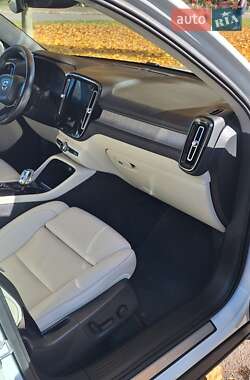 Внедорожник / Кроссовер Volvo XC40 2018 в 