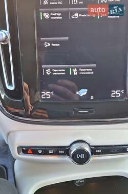 Внедорожник / Кроссовер Volvo XC40 2018 в 