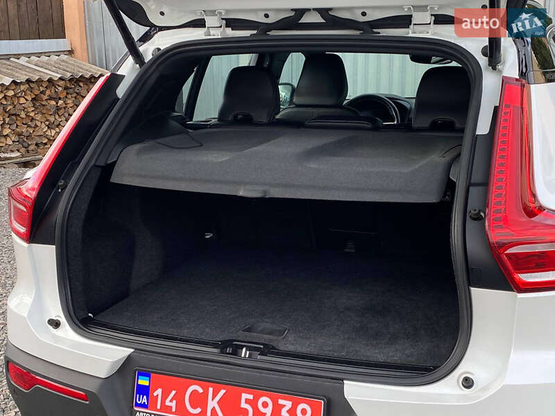 Внедорожник / Кроссовер Volvo XC40 2021 в Самборе