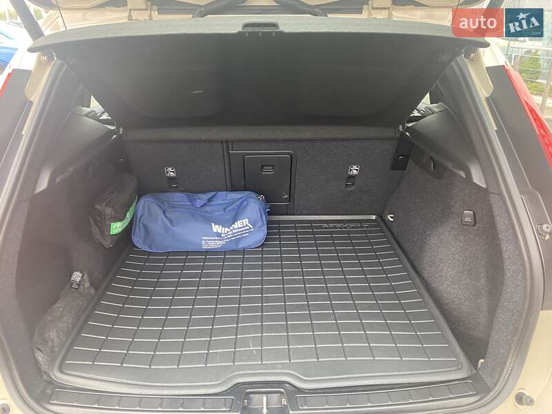 Позашляховик / Кросовер Volvo XC40 2024 в Києві фото 11 Позашляховик / Кросовер Volvo XC40 2024 в Києві
