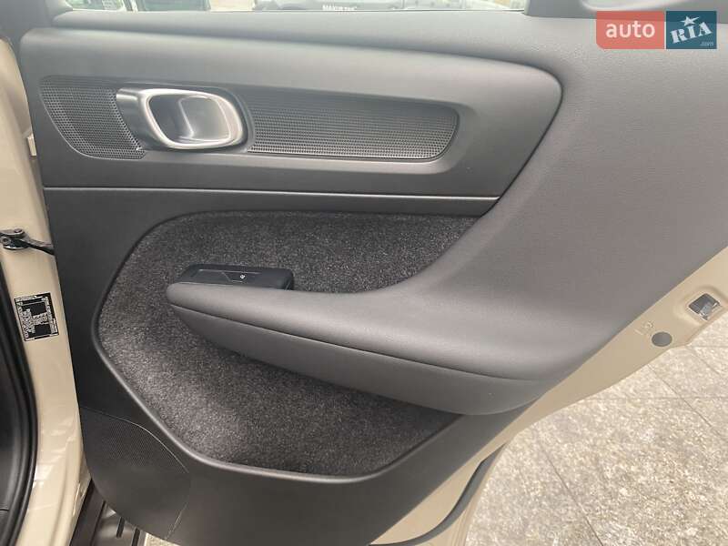 Позашляховик / Кросовер Volvo XC40 2024 в Києві фото 19 Позашляховик / Кросовер Volvo XC40 2024 в Києві
