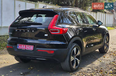 Внедорожник / Кроссовер Volvo XC40 2021 в 