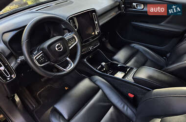 Внедорожник / Кроссовер Volvo XC40 2021 в 