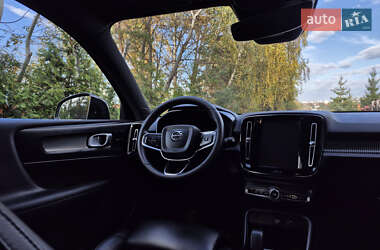 Внедорожник / Кроссовер Volvo XC40 2021 в 