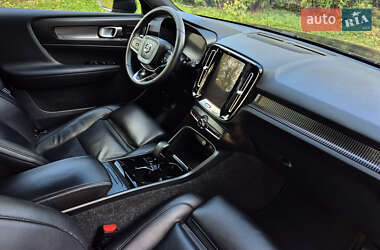 Внедорожник / Кроссовер Volvo XC40 2021 в 