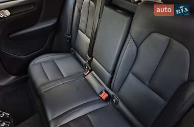 Внедорожник / Кроссовер Volvo XC40 2021 в 