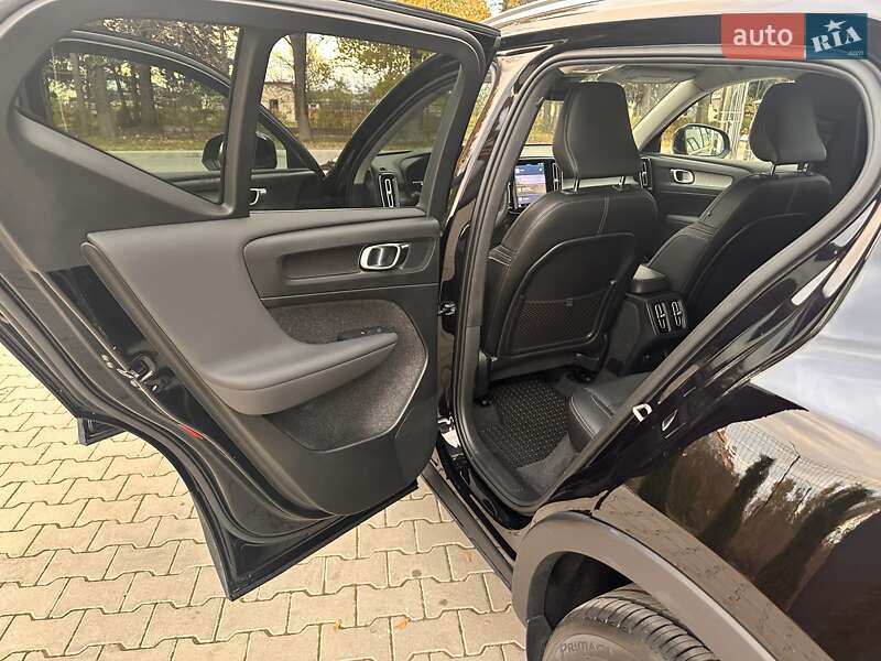 Внедорожник / Кроссовер Volvo XC40 2023 в Самборе