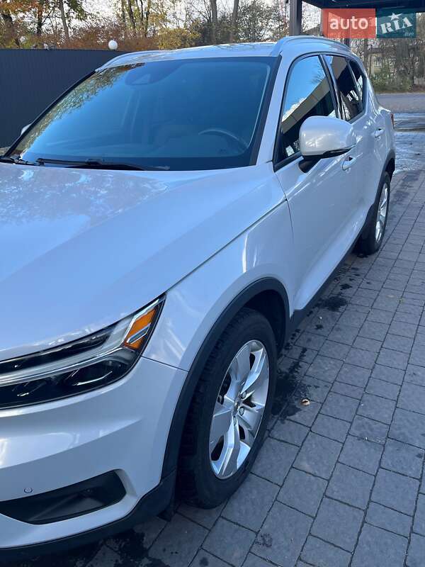 Внедорожник / Кроссовер Volvo XC40 2020 в Ивано-Франковске