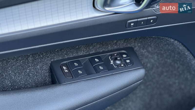 Позашляховик / Кросовер Volvo XC40 2019 в Києві