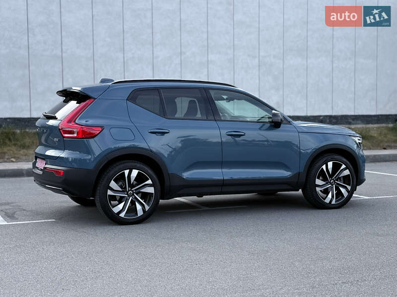 Внедорожник / Кроссовер Volvo XC40 2024 в Киеве