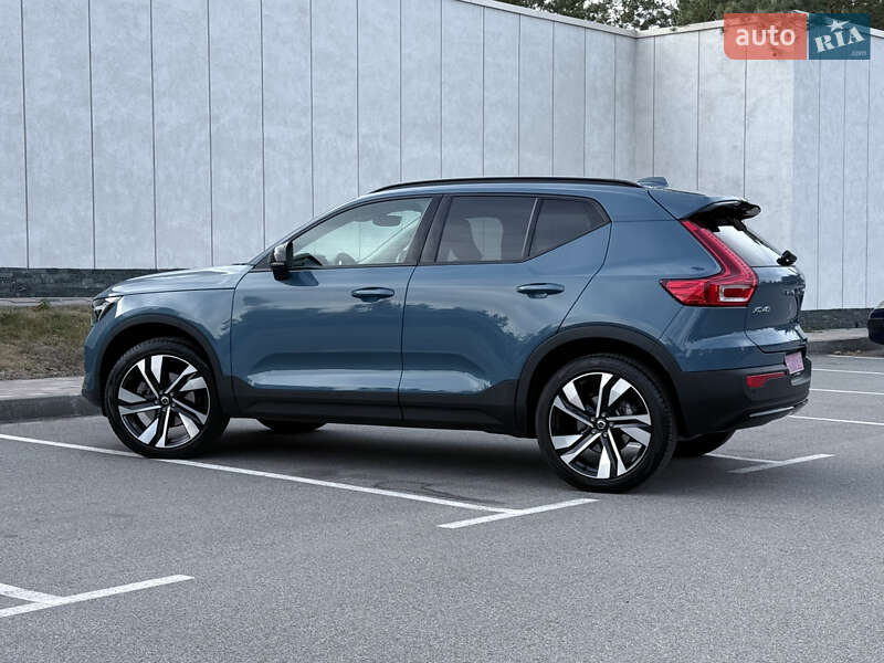 Внедорожник / Кроссовер Volvo XC40 2024 в Киеве