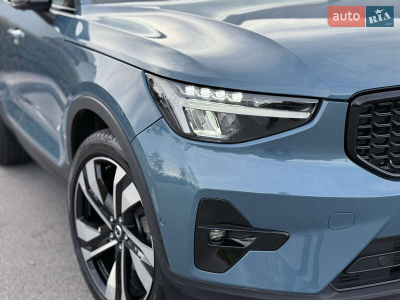 Внедорожник / Кроссовер Volvo XC40 2024 в Киеве