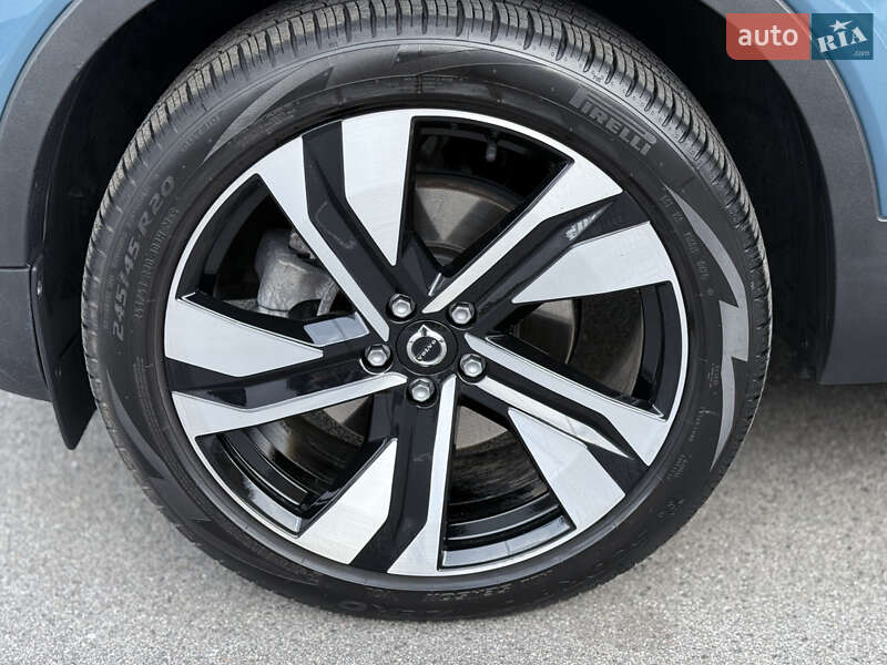 Внедорожник / Кроссовер Volvo XC40 2024 в Киеве