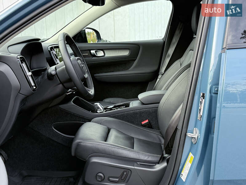 Внедорожник / Кроссовер Volvo XC40 2024 в Киеве