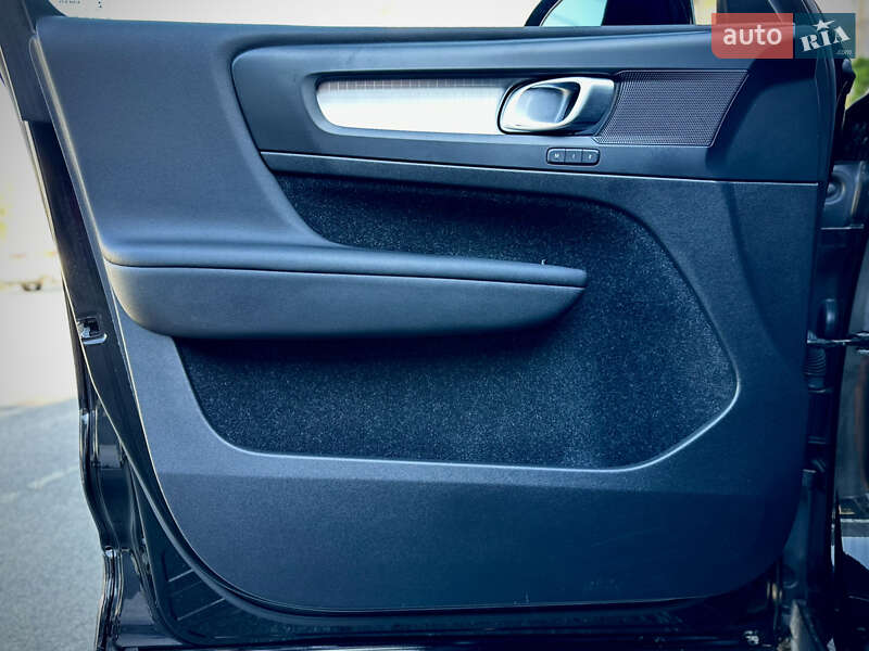 Позашляховик / Кросовер Volvo XC40 2020 в Києві фото 16 Позашляховик / Кросовер Volvo XC40 2020 в Києві