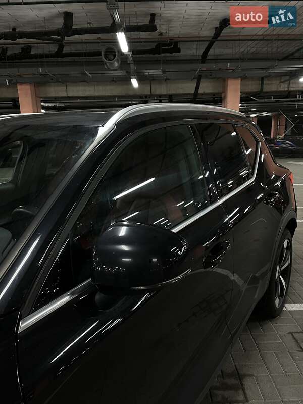 Внедорожник / Кроссовер Volvo XC40 2018 в Киеве
