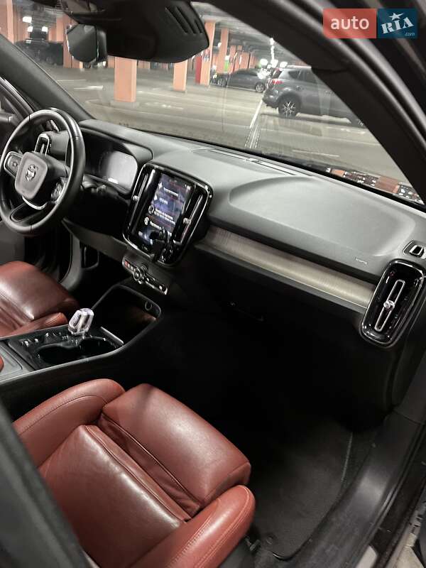 Внедорожник / Кроссовер Volvo XC40 2018 в Киеве
