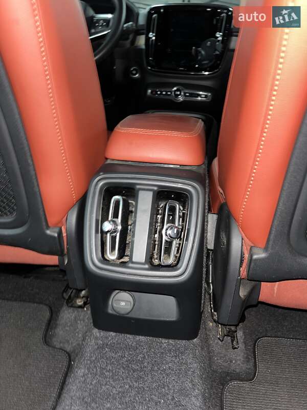 Внедорожник / Кроссовер Volvo XC40 2018 в Киеве