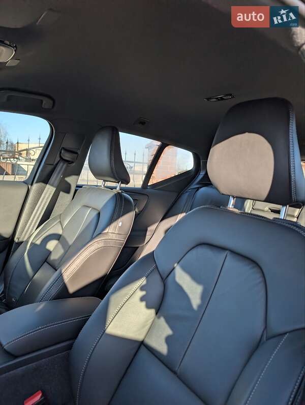 Внедорожник / Кроссовер Volvo XC40 2021 в Ровно